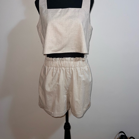 2 Piece - Crop top and shorts - Picture 2 of 3